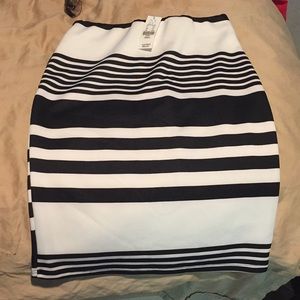Black and white NY&C pencil skirt